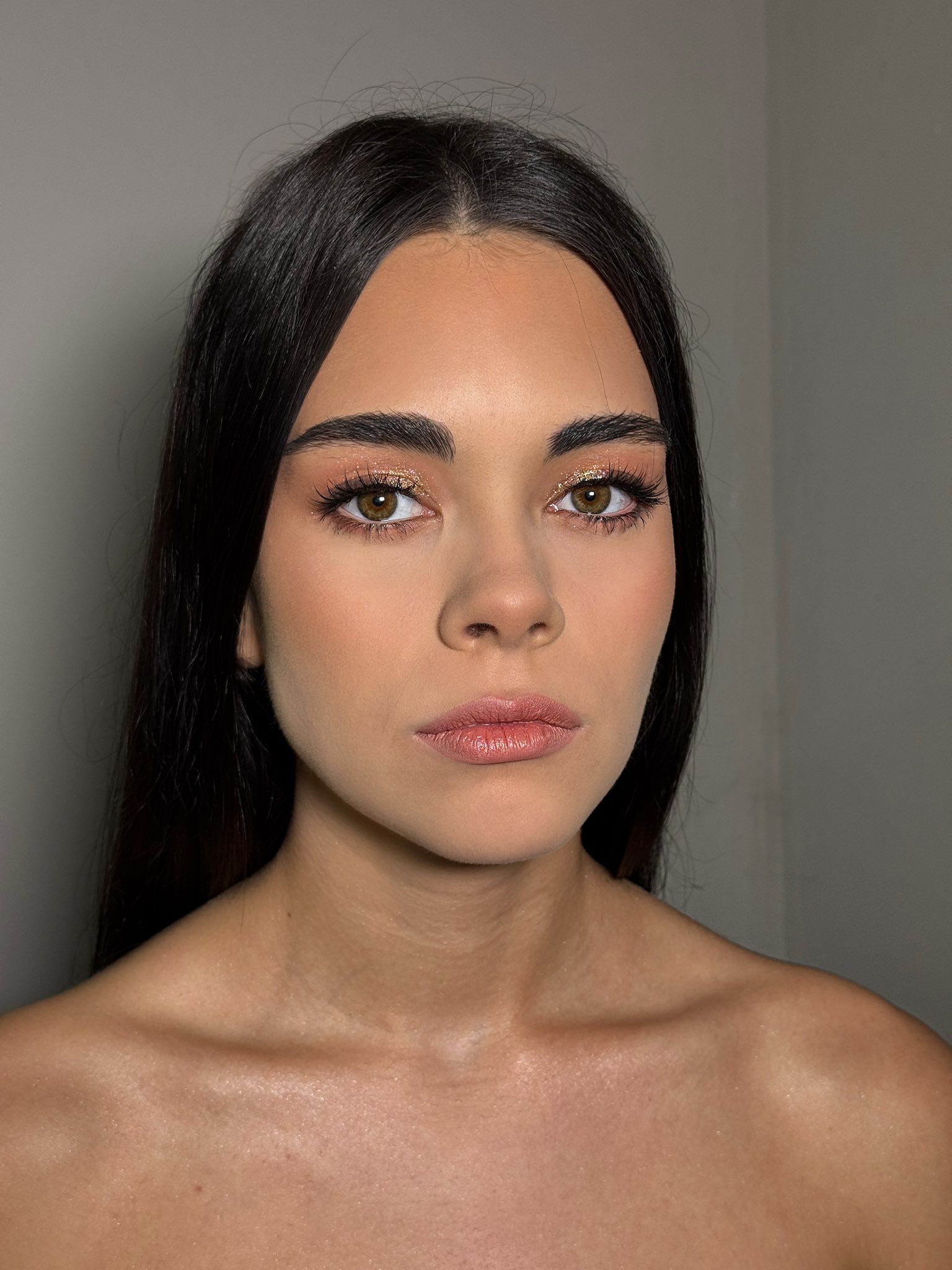 Machiaj de Crăciun în Timișoara – look elegant și strălucire festivă pentru ședințele foto de iarnă