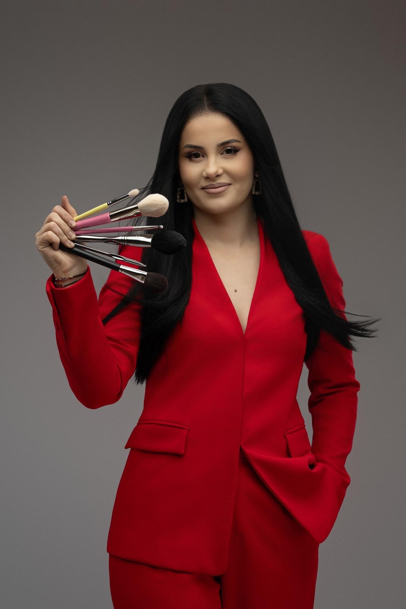 Cum alegi machiajul potrivit pentru evenimentul tău – natural, elegant sau glam?