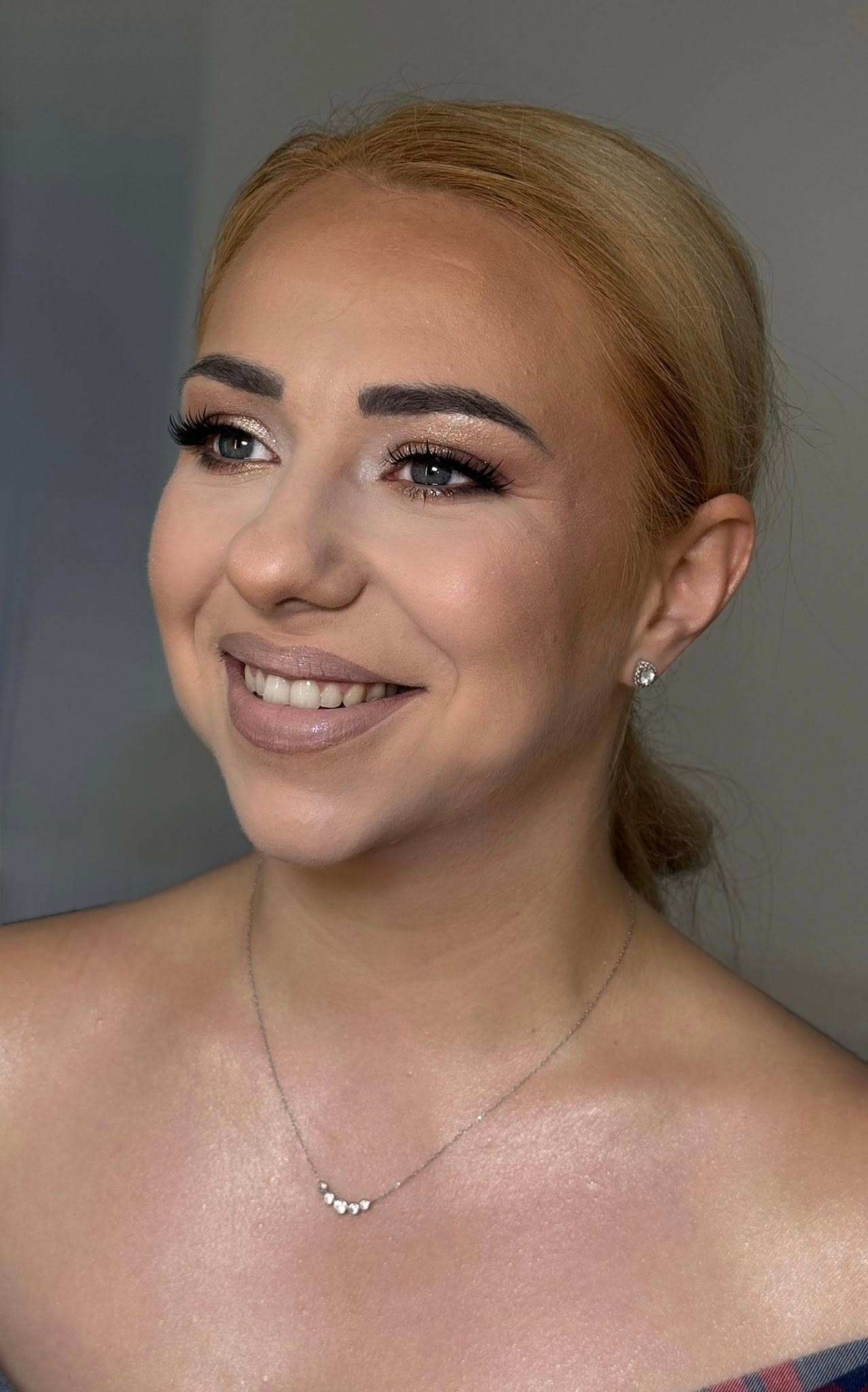 Cum alegi machiajul de mireasă în funcție de rochie, coafură și stilul nunții