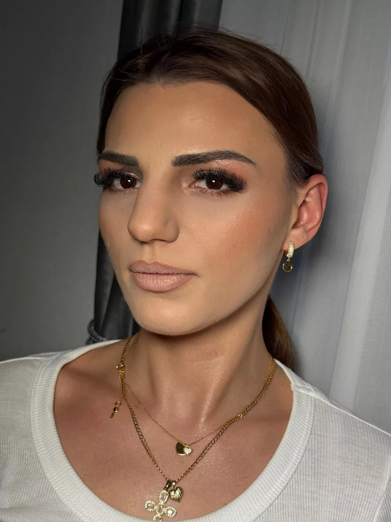 Machiaj rezistent în Timișoara – cum arată un look care ține toată ziua