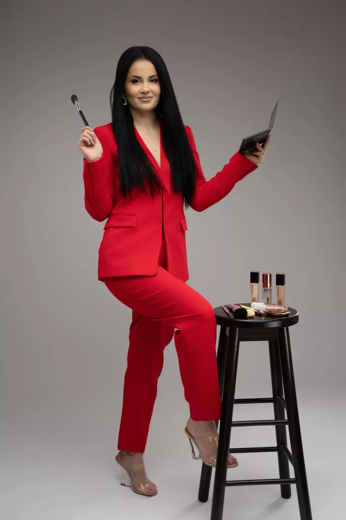 Ce machiaj alegi pentru o rochie roșie – sfaturi de la un make-up artist