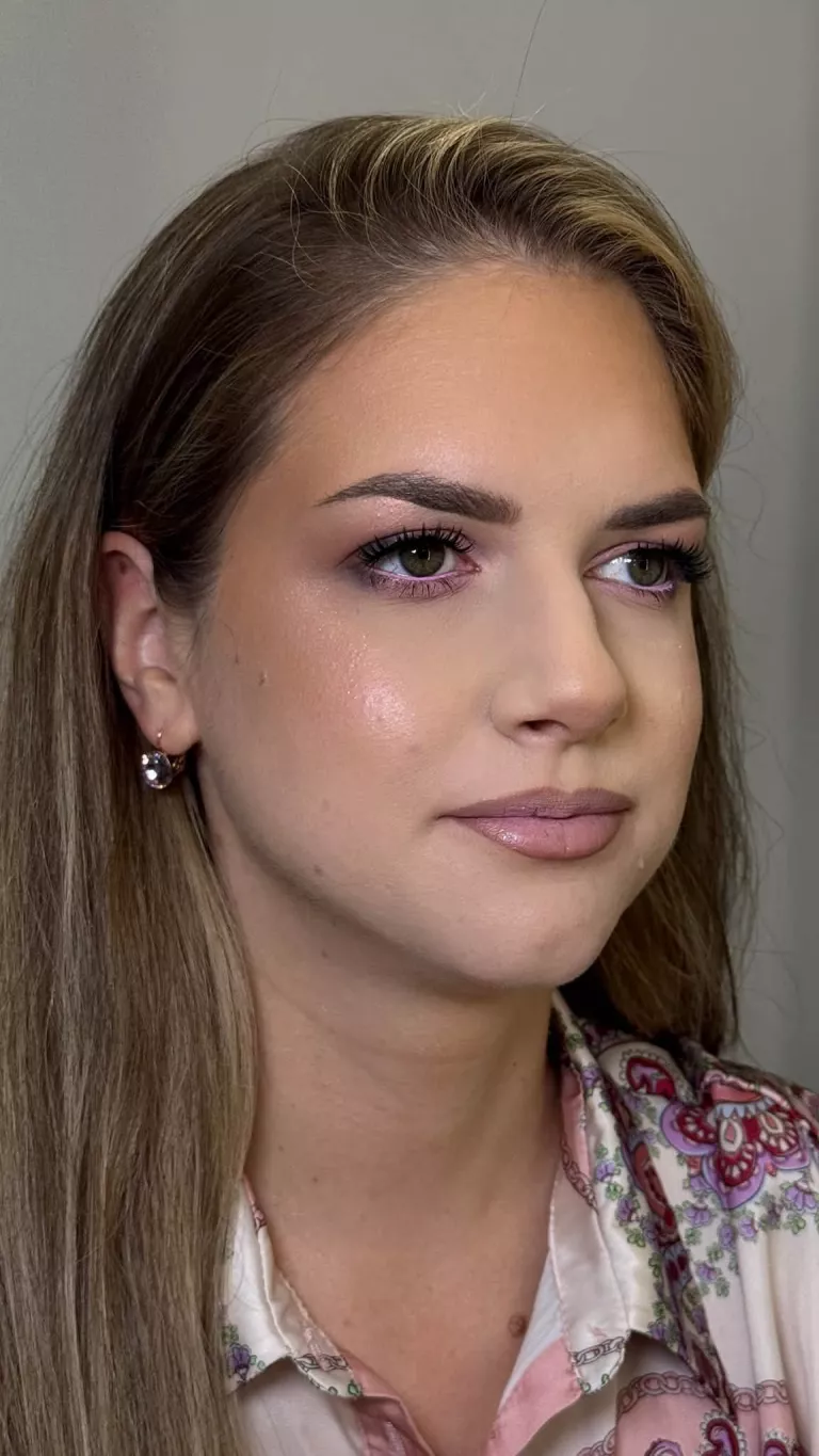 Cum pregătești tenul înainte de machiaj: ghid pentru cliente din Timișoara